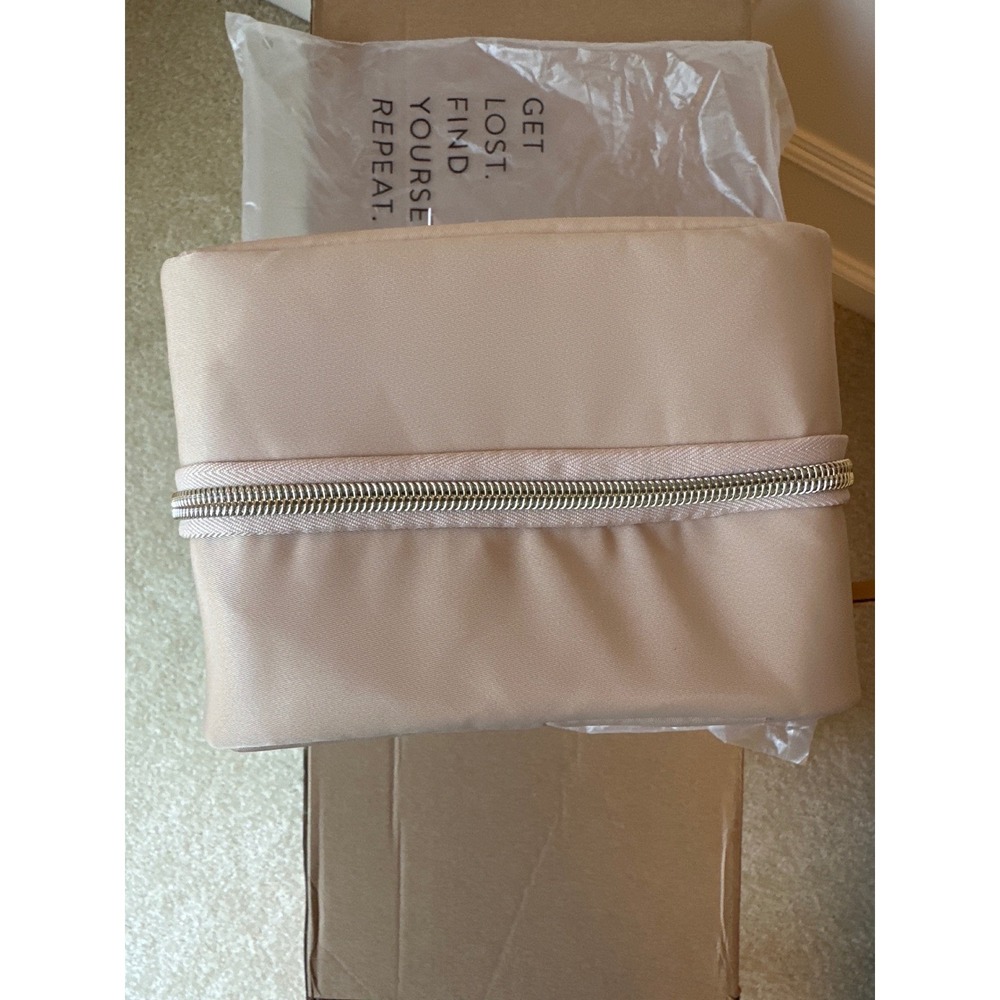 BEIS The Hanging Cosmetic Case Beige Travel Makeup Bag BEIS220279 NWT - Picture 5 of 15